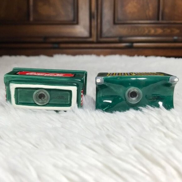 NWOT Vintage Coca-Cola Emerald Green Ceramic Salt & Pepper Shakers - Picture 6 of 7